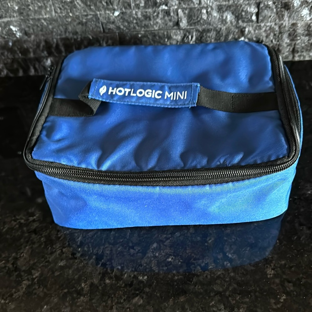 HotLogic portable electronic food heating lunch box. Plug in & keep food warm.